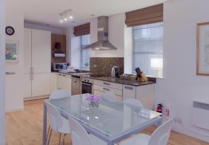 Causewayside Apartment - The Edinburgh Address - image 1