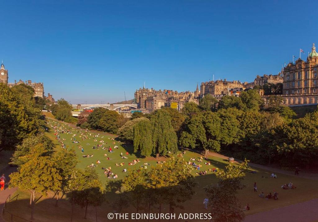 The Edinburgh Address - Castle View Apartment - image 2