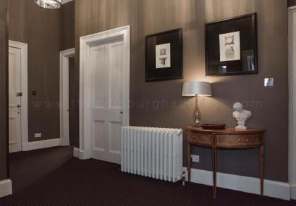 The Edinburgh Address - Castle View Apartment - image 3