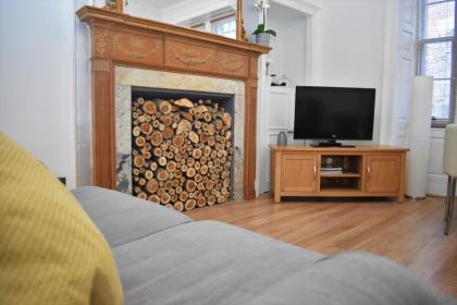 Rose Street - Watchmakers Apartment - image 12