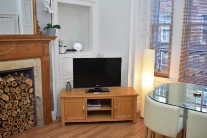 Rose Street - Watchmakers Apartment - image 14