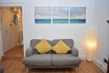 Rose Street - Watchmakers Apartment - image 17