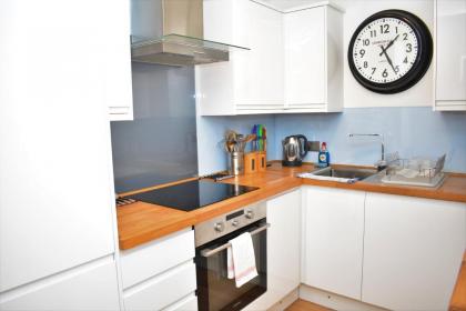 Rose Street - Watchmakers Apartment - image 20