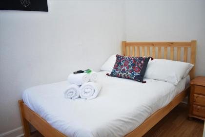 Rose Street - Watchmakers Apartment - image 3