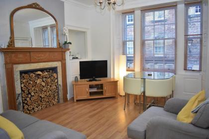 Rose Street - Watchmakers Apartment - image 4