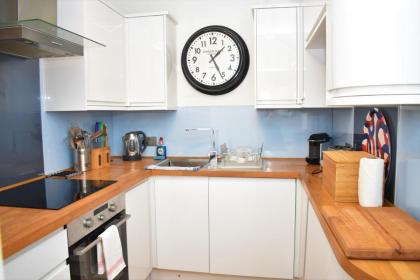 Rose Street - Watchmakers Apartment - image 5