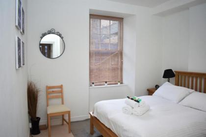 Rose Street - Watchmakers Apartment - image 6