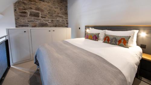 Linton Collection - Blackfriars Lofts - image 2