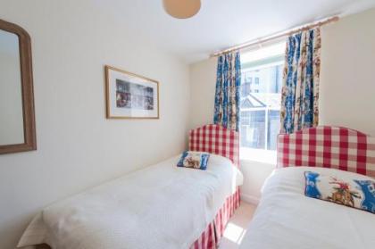 Belford Mews Apartment - image 14