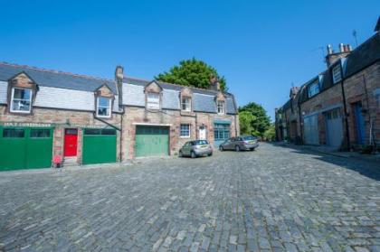Belford Mews Apartment - image 17