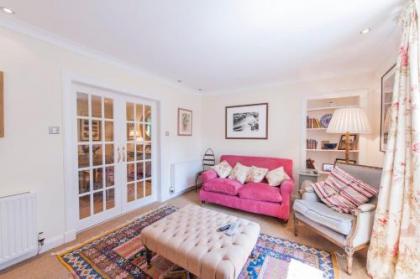 Belford Mews Apartment - image 2
