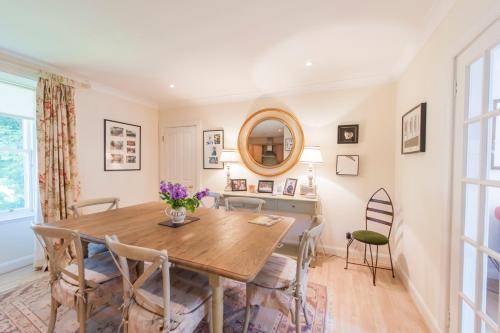 Belford Mews Apartment - image 4
