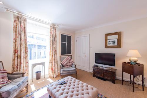 Belford Mews Apartment - image 6