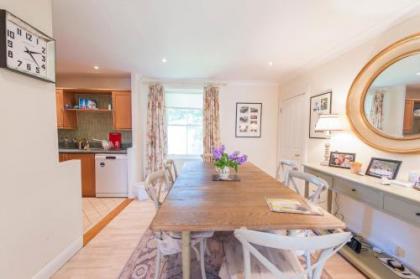 Belford Mews Apartment - image 7