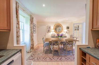 Belford Mews Apartment - image 8
