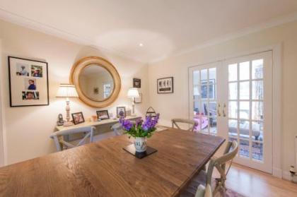 Belford Mews Apartment - image 9