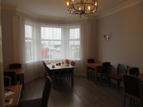 Craigievar Guest House - image 2