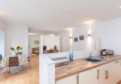The Edmonstone's Close Residence - image 12