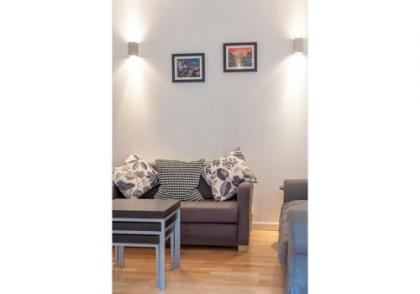The Edmonstone's Close Residence - image 5