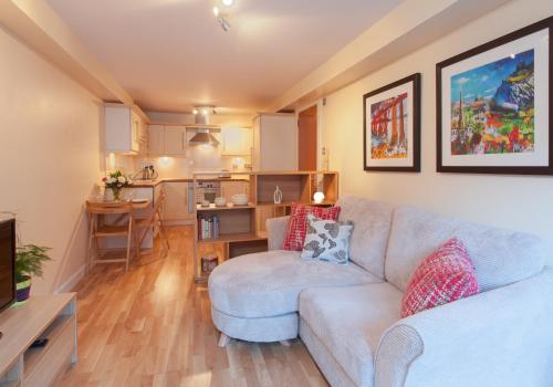 The Drummond Street Residence - main image