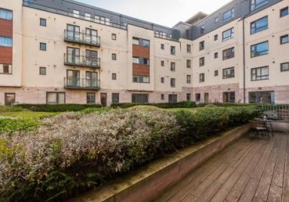 The Tollcross Residence - image 10