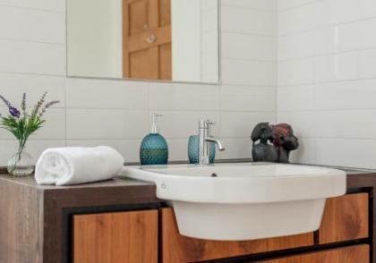 The Lochside House Residence - image 15
