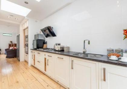 The Lochside House Residence - image 20