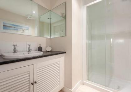 The Hart Residence - image 8