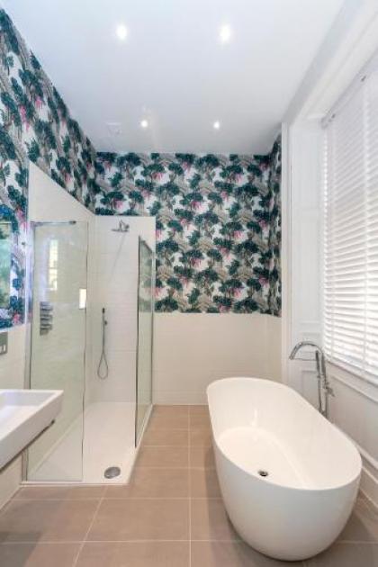 The Lane Hotel - image 4