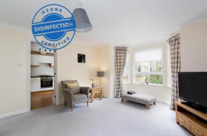 Dicksonfield Apartment - image 1