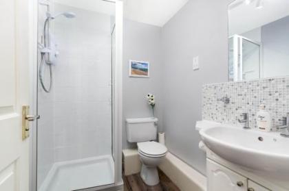 Dicksonfield Apartment - image 14