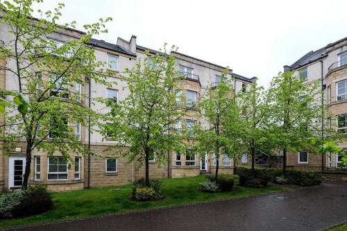 Dicksonfield Apartment - image 2