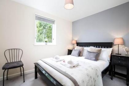Dicksonfield Apartment - image 6