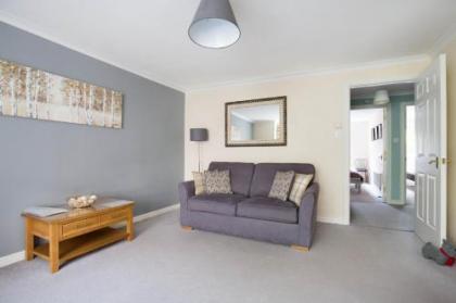 Dicksonfield Apartment - image 9