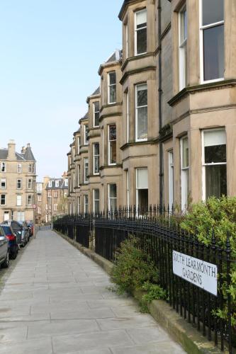 South Learmonth Gardens Apartment - main image