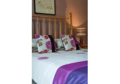 South Learmonth Gardens Apartment - image 13