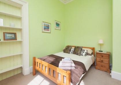 South Learmonth Gardens Apartment - image 14