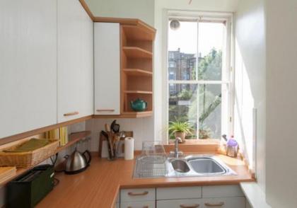 South Learmonth Gardens Apartment - image 17