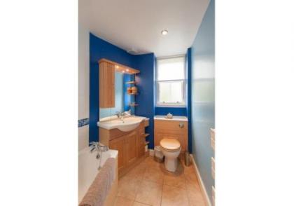 South Learmonth Gardens Apartment - image 6
