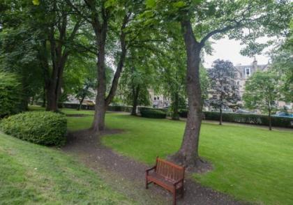 South Learmonth Gardens Apartment - image 8