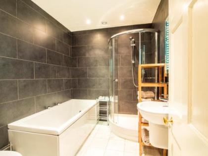 Six Brunton Place Guest House - image 12