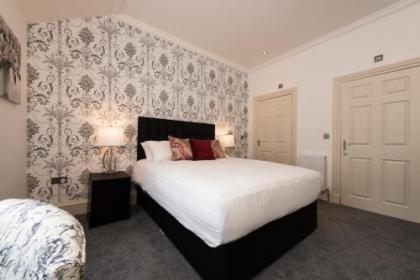 Royal Princes Suites - image 1