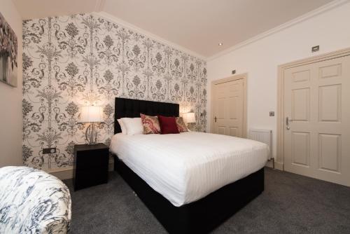 Royal Princes Suites - main image