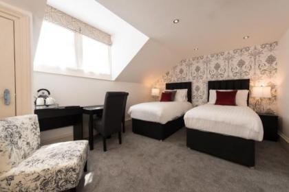 Royal Princes Suites - image 10