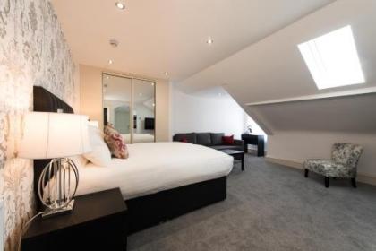 Royal Princes Suites - image 15
