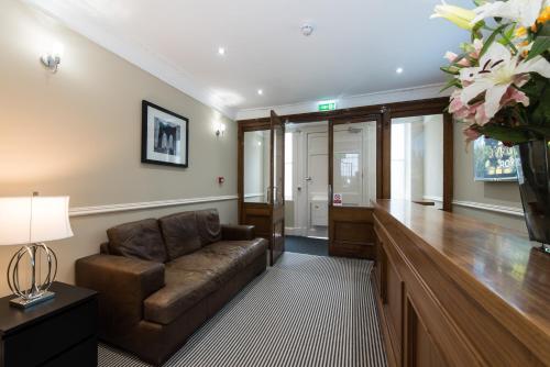 Royal Princes Suites - image 6