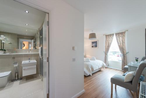 Annandale Street Apartment - image 6