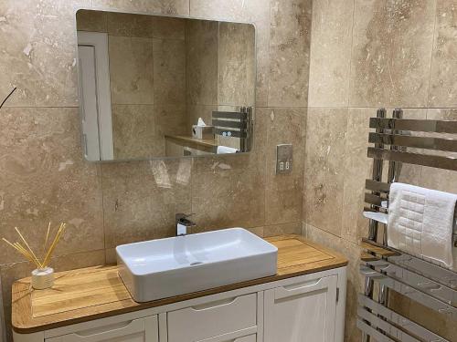 Parliament Sq apt 12 Royal Mile - image 7