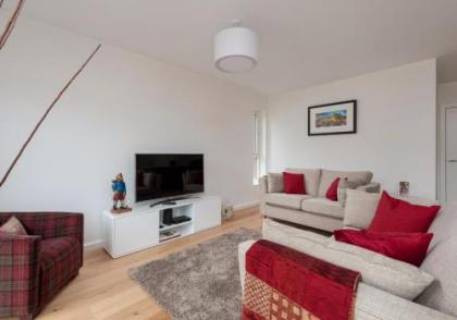 The Cruickshank Residence - image 4
