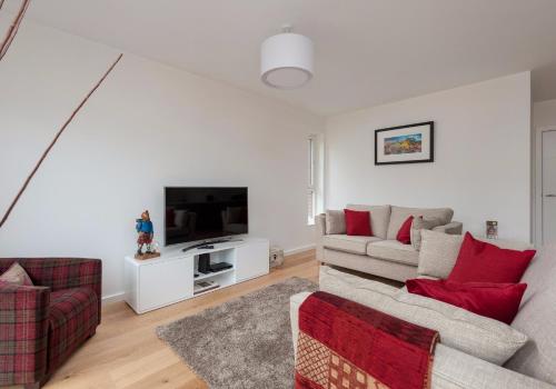 The Cruickshank Residence - image 4